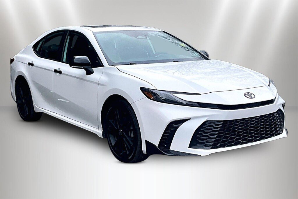 Used 2026 Toyota Camry Hybrid w/ Multimedia Upgrade Package AWD/4WD image 1