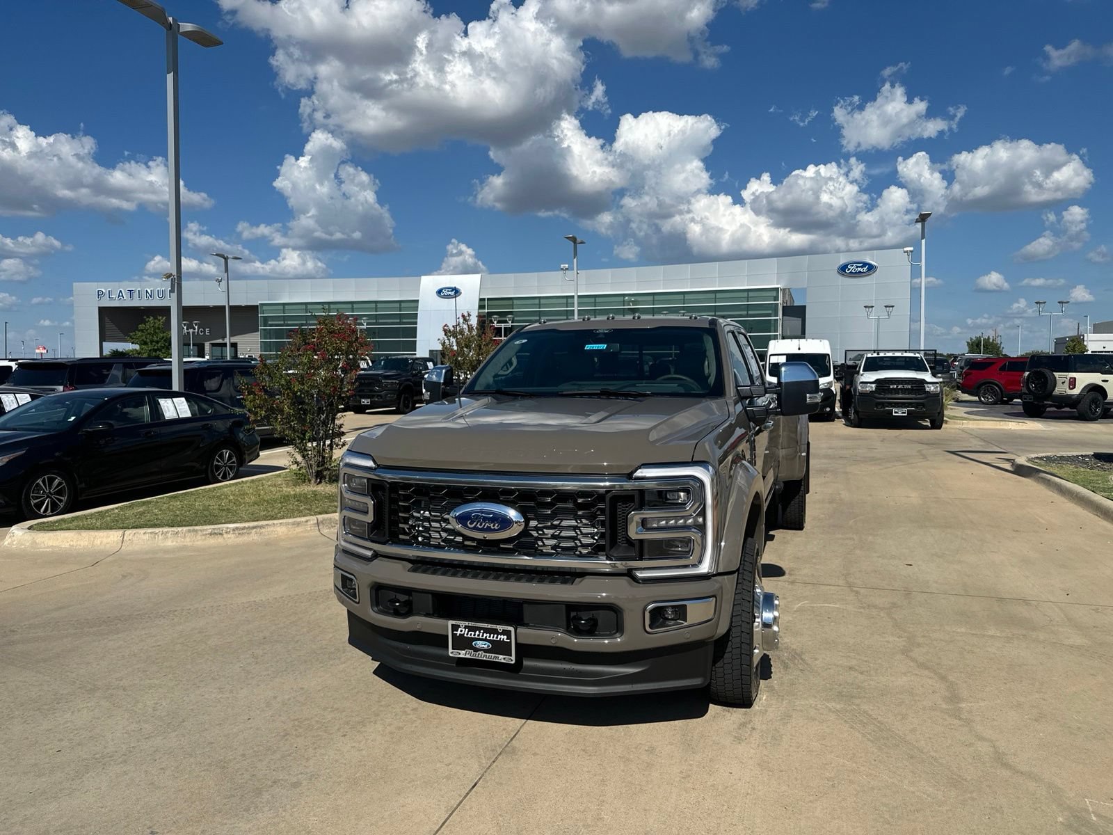 New 2026 Ford F450 Platinum w/ Platinum Plus Package AWD/4WD image 24