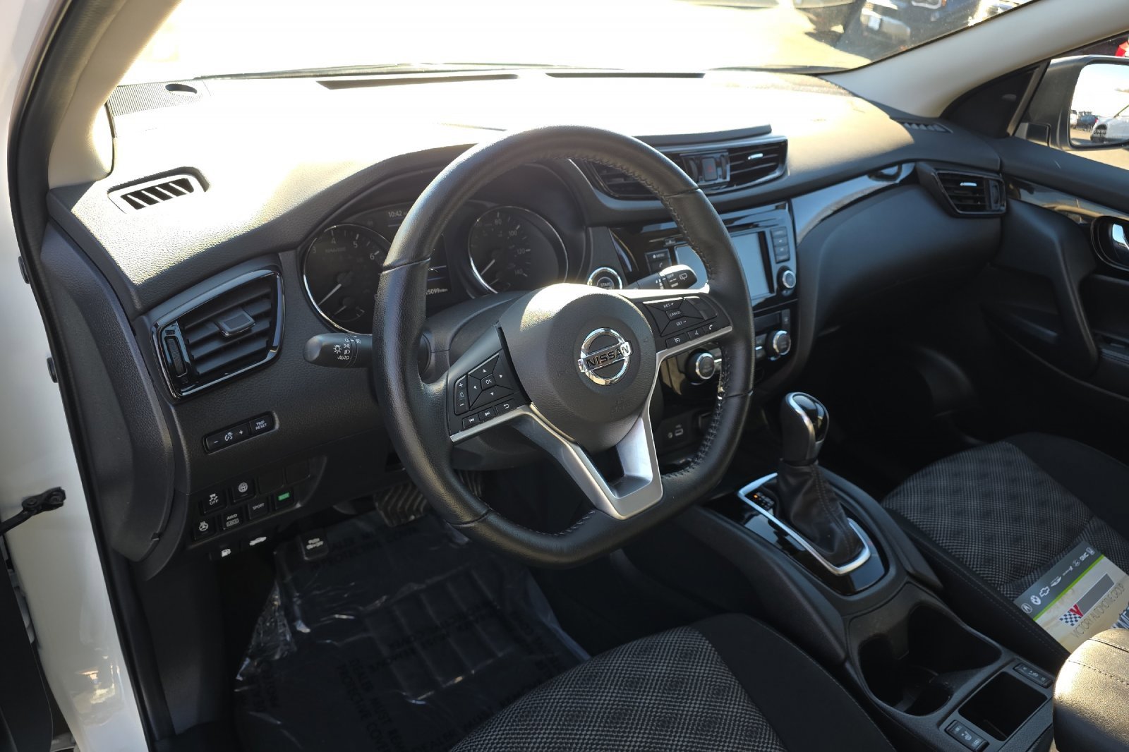 Used 2022 Nissan Rogue Sport SV image 9