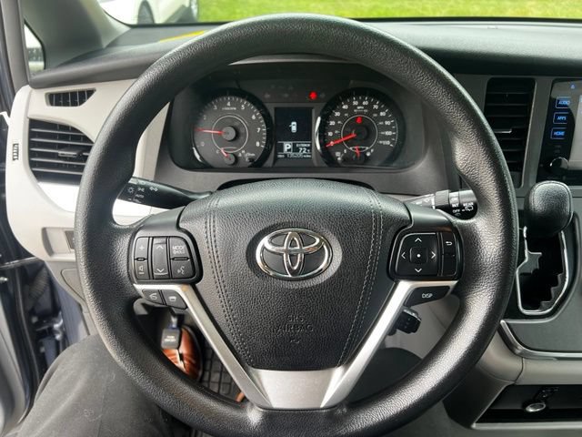 Used 2015 Toyota Sienna LE FWD image 13