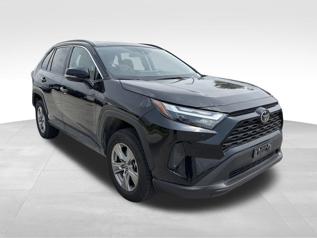 Used 2025 Toyota RAV4 XLE FWD image 3