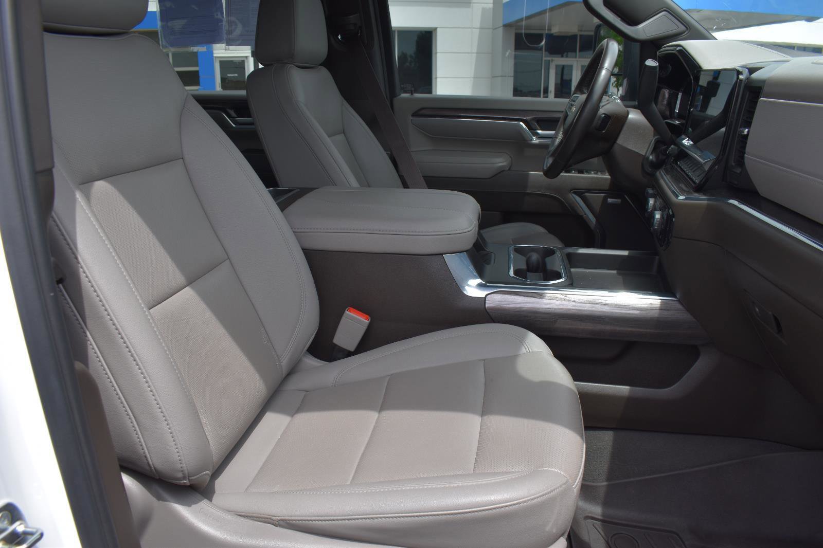 Used 2024 Chevrolet Silverado 2500 LTZ w/ LTZ Convenience Package AWD/4WD image 12