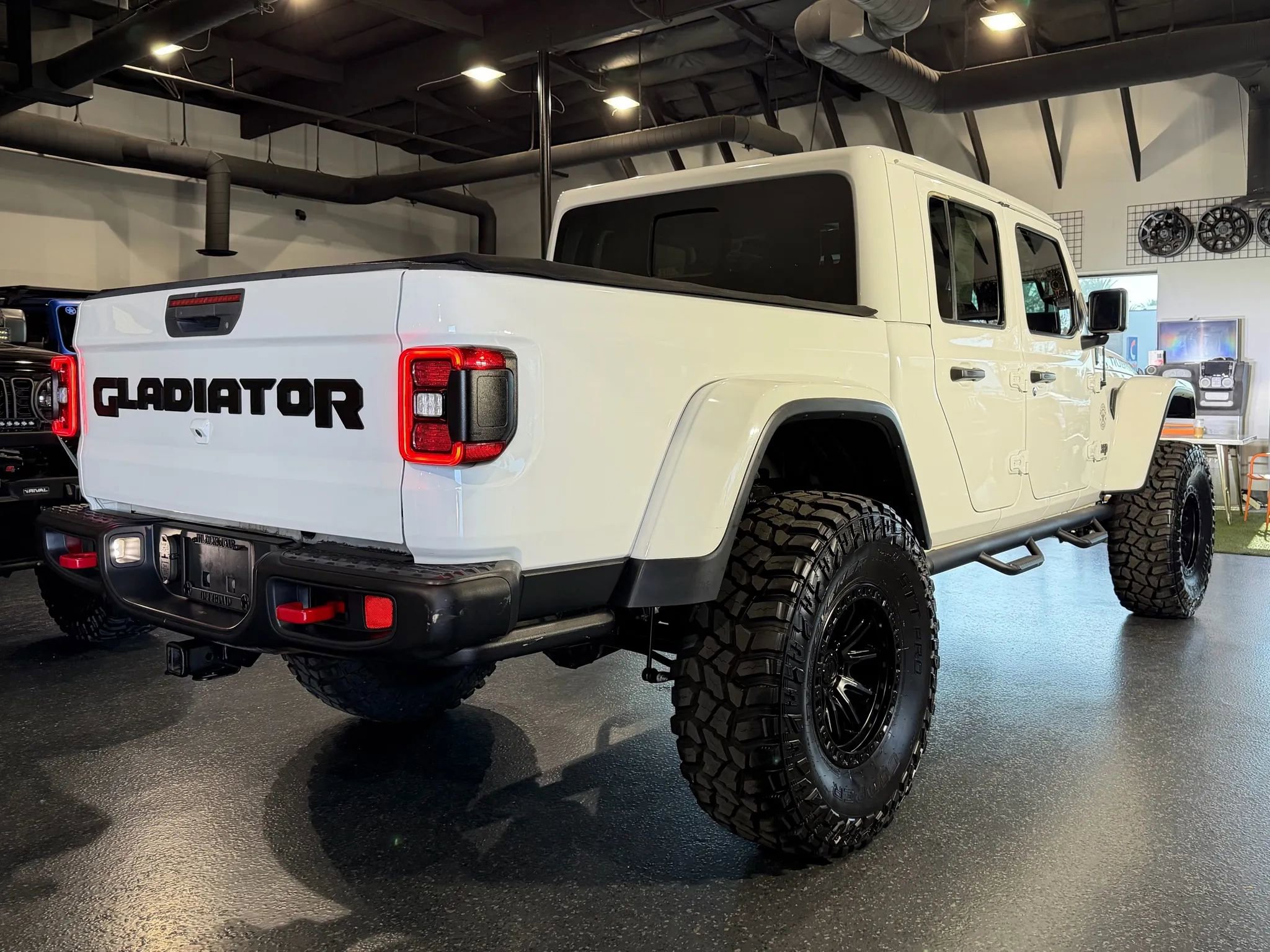 Used 2021 Jeep Gladiator Rubicon AWD/4WD image 30
