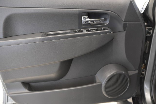 Used 2012 Jeep Liberty Sport image 13