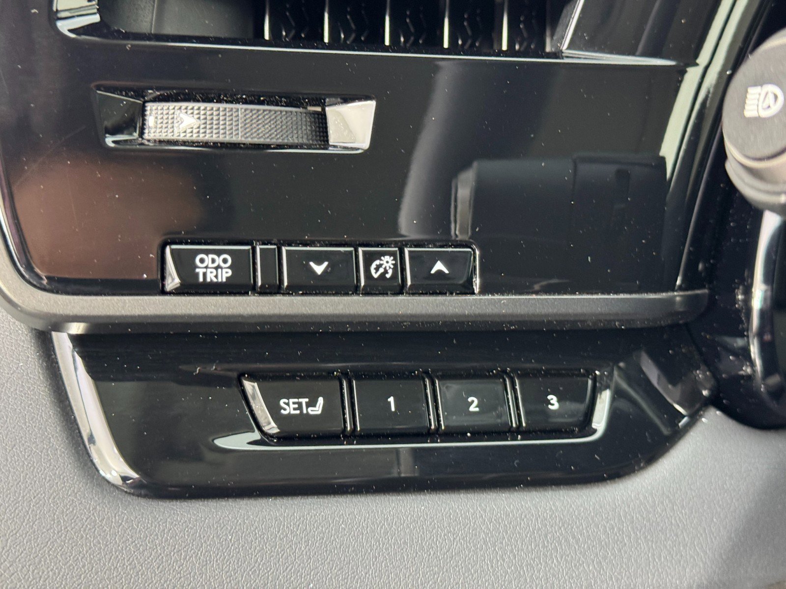 Used 2024 Lexus RX 350 Luxury w/ Convenience Package image 19