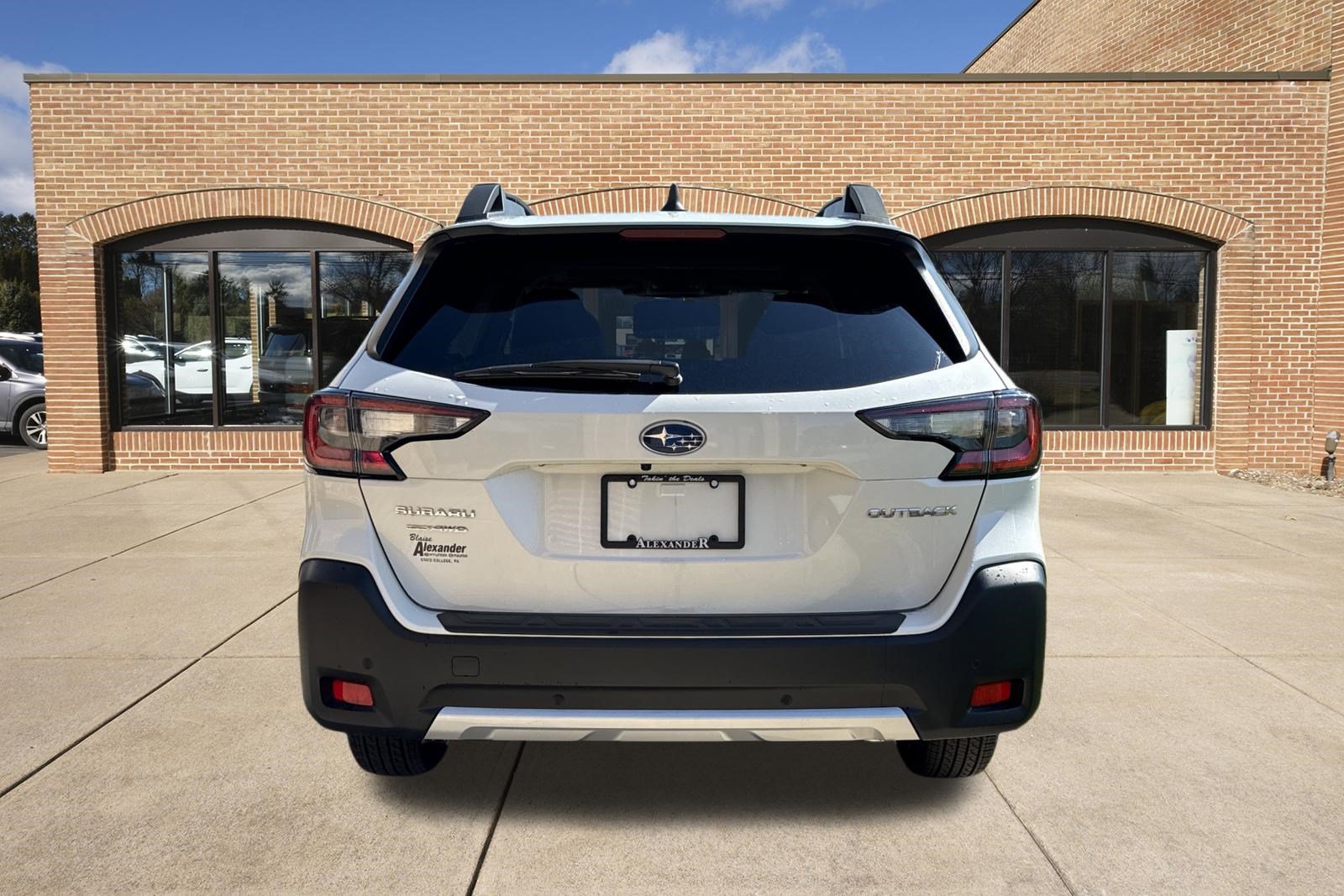 Used 2025 Subaru Outback Limited AWD/4WD image 4