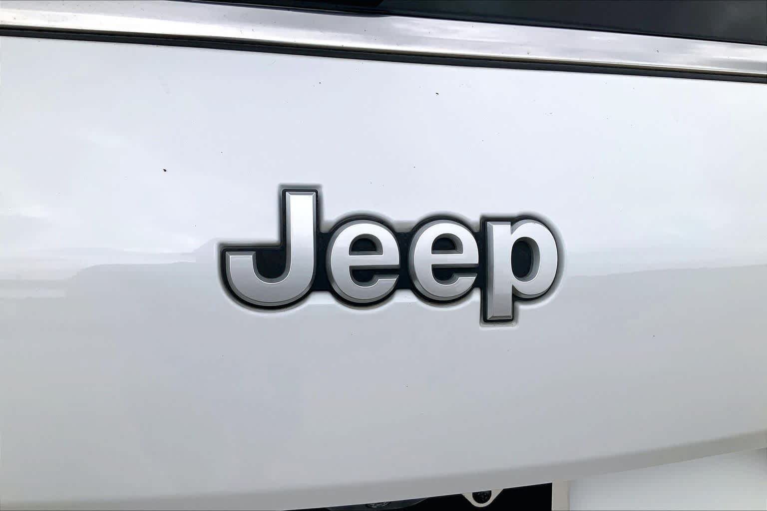 Used 2024 Jeep Grand Cherokee L Laredo RWD image 28