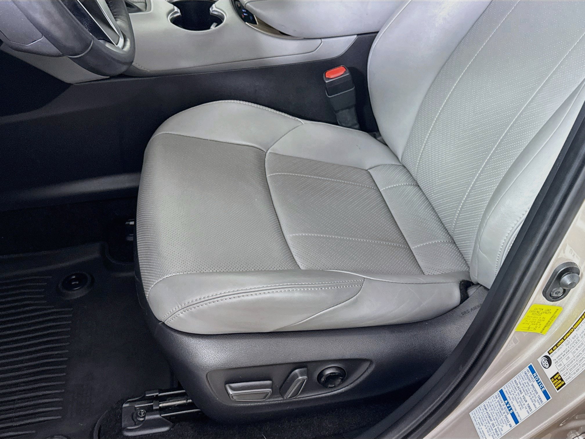 Certified 2022 Toyota Venza Limited w/ Advanced Technology Package AWD/4WD image 18