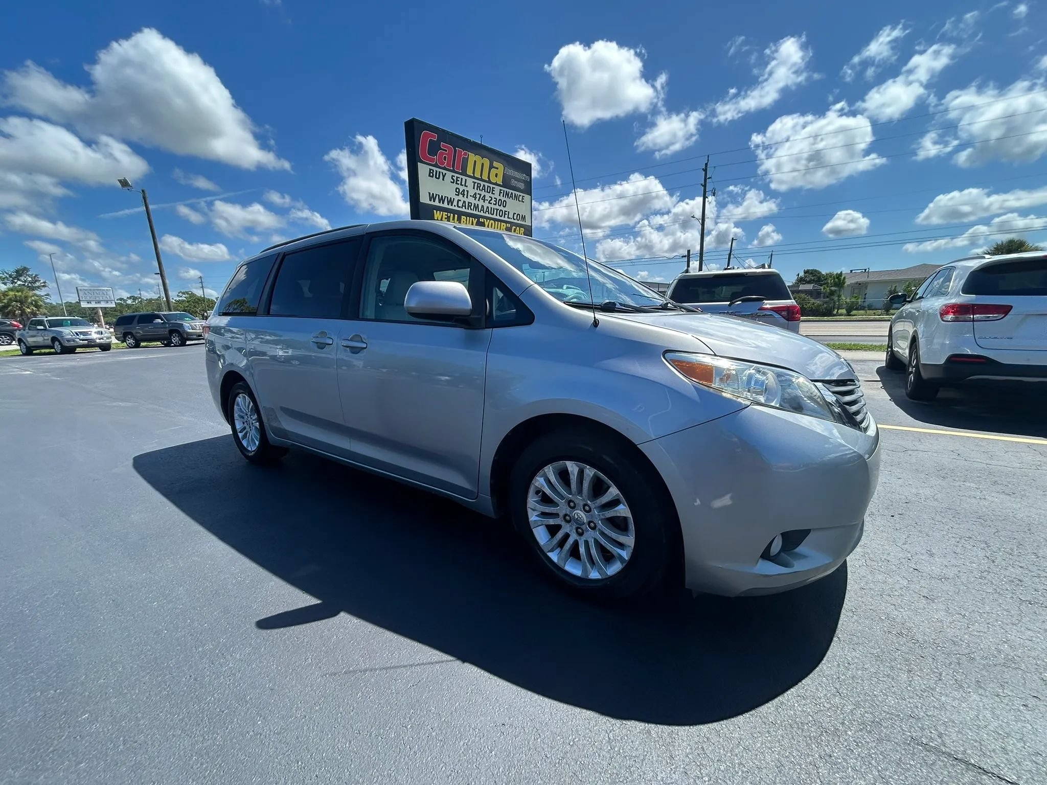 Used 2011 Toyota Sienna XLE FWD image 3