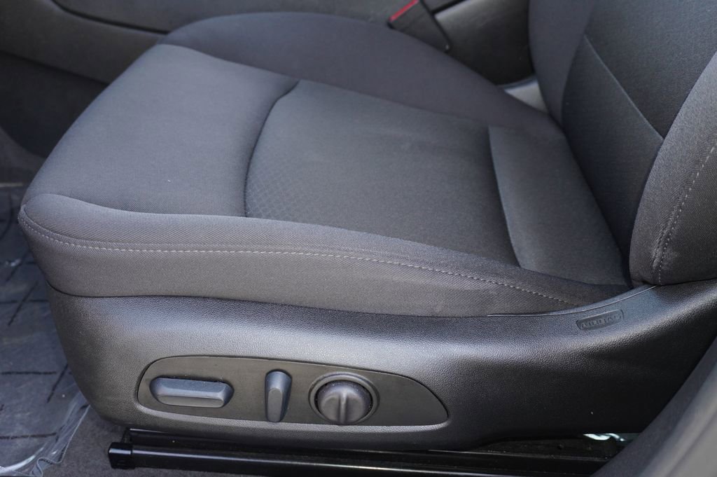 Used 2025 Chevrolet Malibu RS FWD image 12