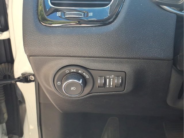 Used 2018 Jeep Compass Limited w/ Navigation Group AWD/4WD image 17