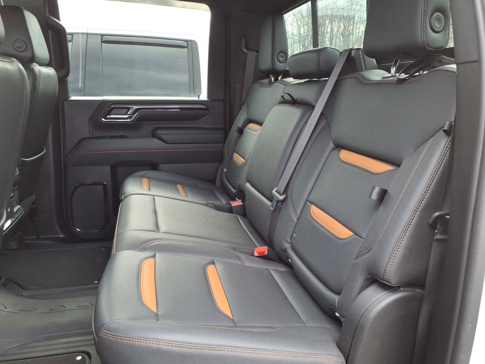 Used 2024 GMC Sierra 2500 AT4 w/ AT4 Preferred Package AWD/4WD image 8