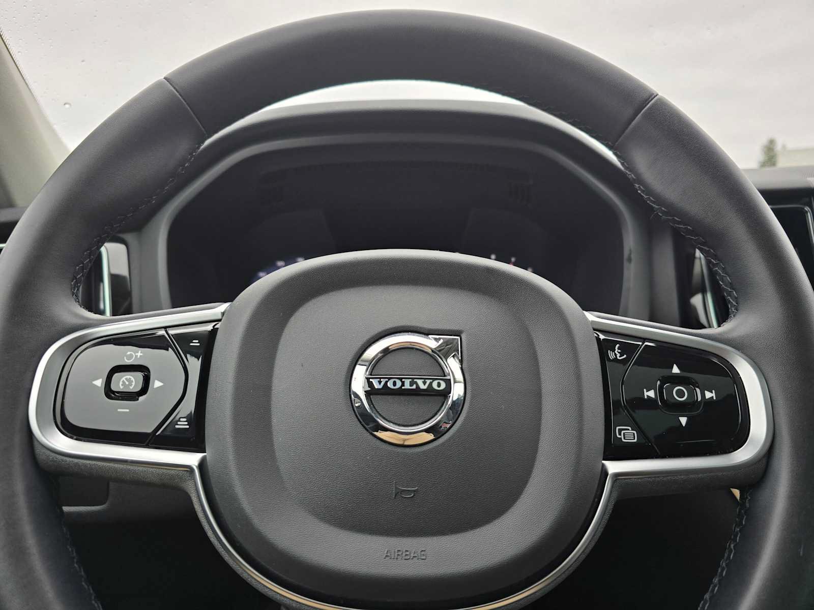 Used 2023 Volvo XC60 B5 Plus w/ Climate Package AWD/4WD image 31