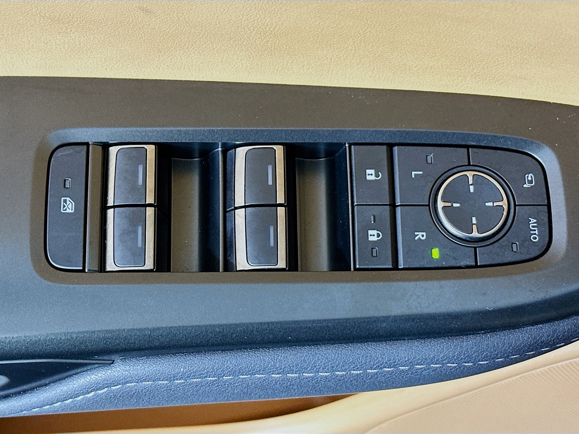 Used 2024 Lexus RZ 300e Premium w/ Accessory Package (Z1) image 14