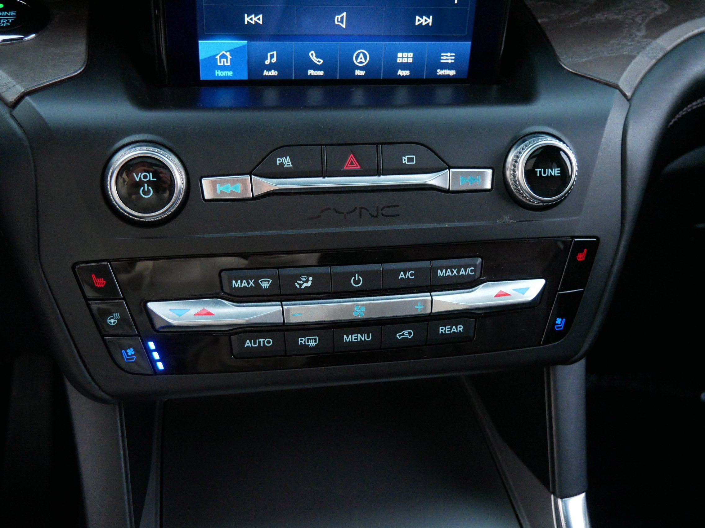 Certified 2020 Ford Explorer Platinum w/ Premium Technology Package image 23