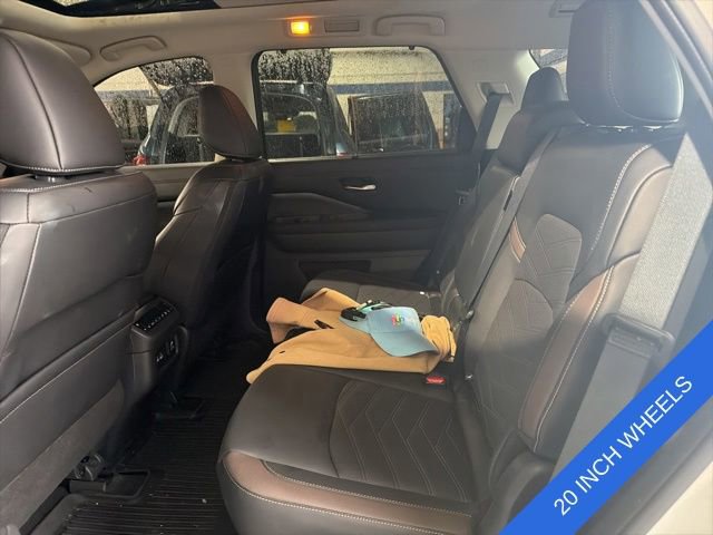 Used 2025 Nissan Pathfinder Platinum w/ Cargo Package AWD/4WD image 9