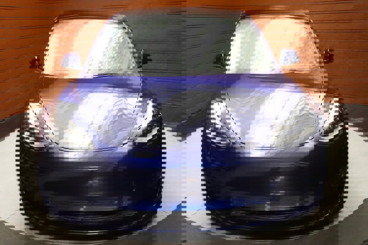 Used 2023 Tesla Model 3 Standard Range image 2