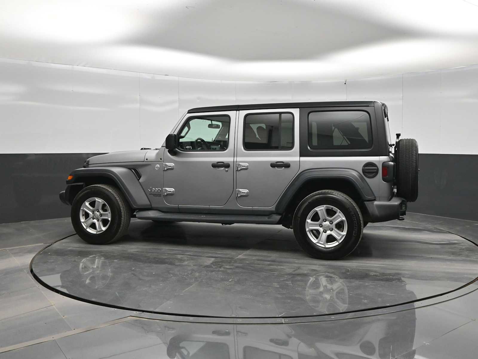 Used 2018 Jeep Wrangler Unlimited Sport S AWD/4WD image 5