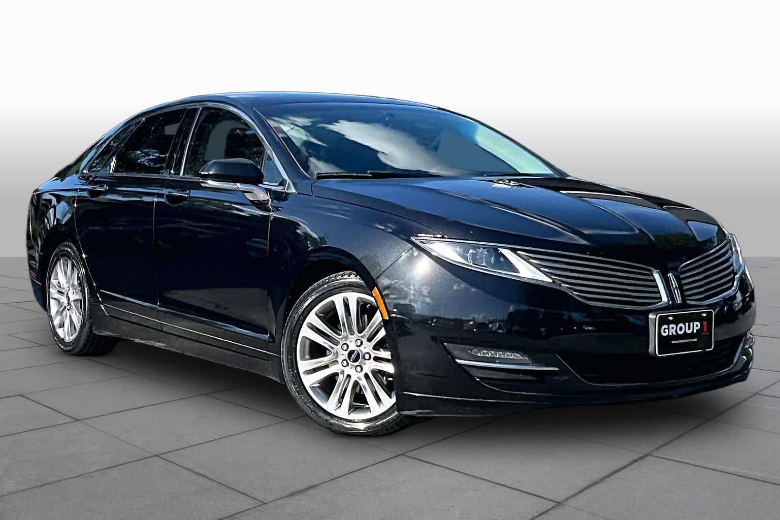 Used 2014 Lincoln MKZ FWD image 3