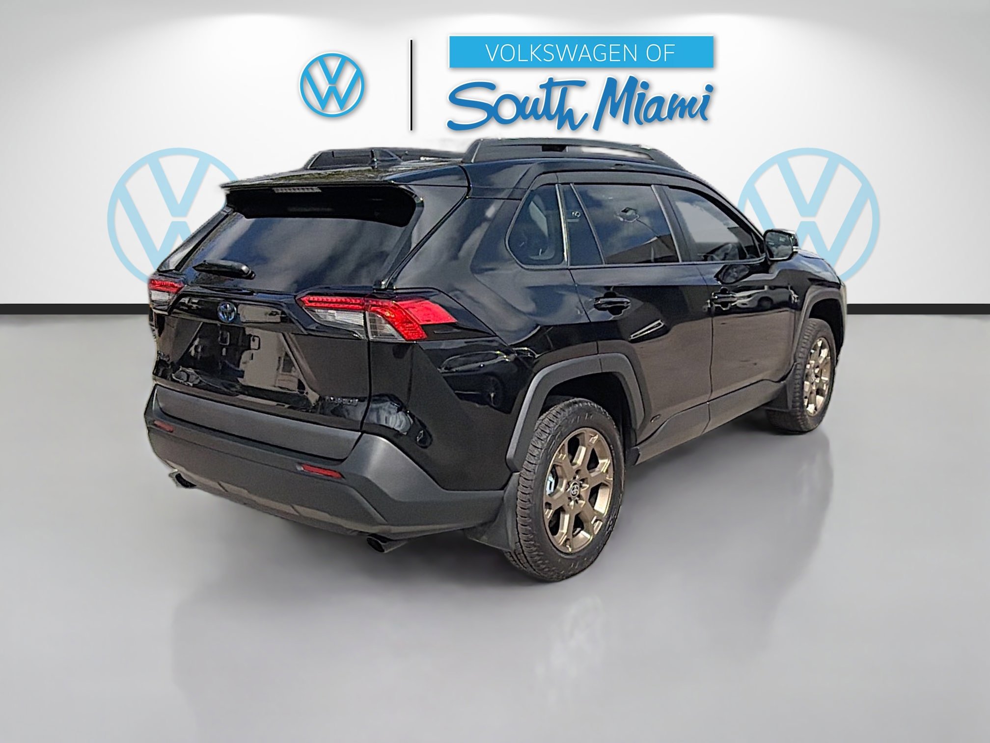 Used 2023 Toyota RAV4 Hybrid Woodland image 7