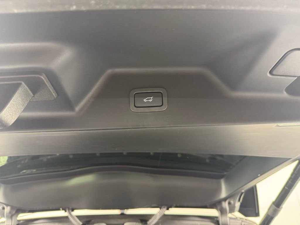 Used 2020 Land Rover Range Rover Long Wheelbase HSE image 31