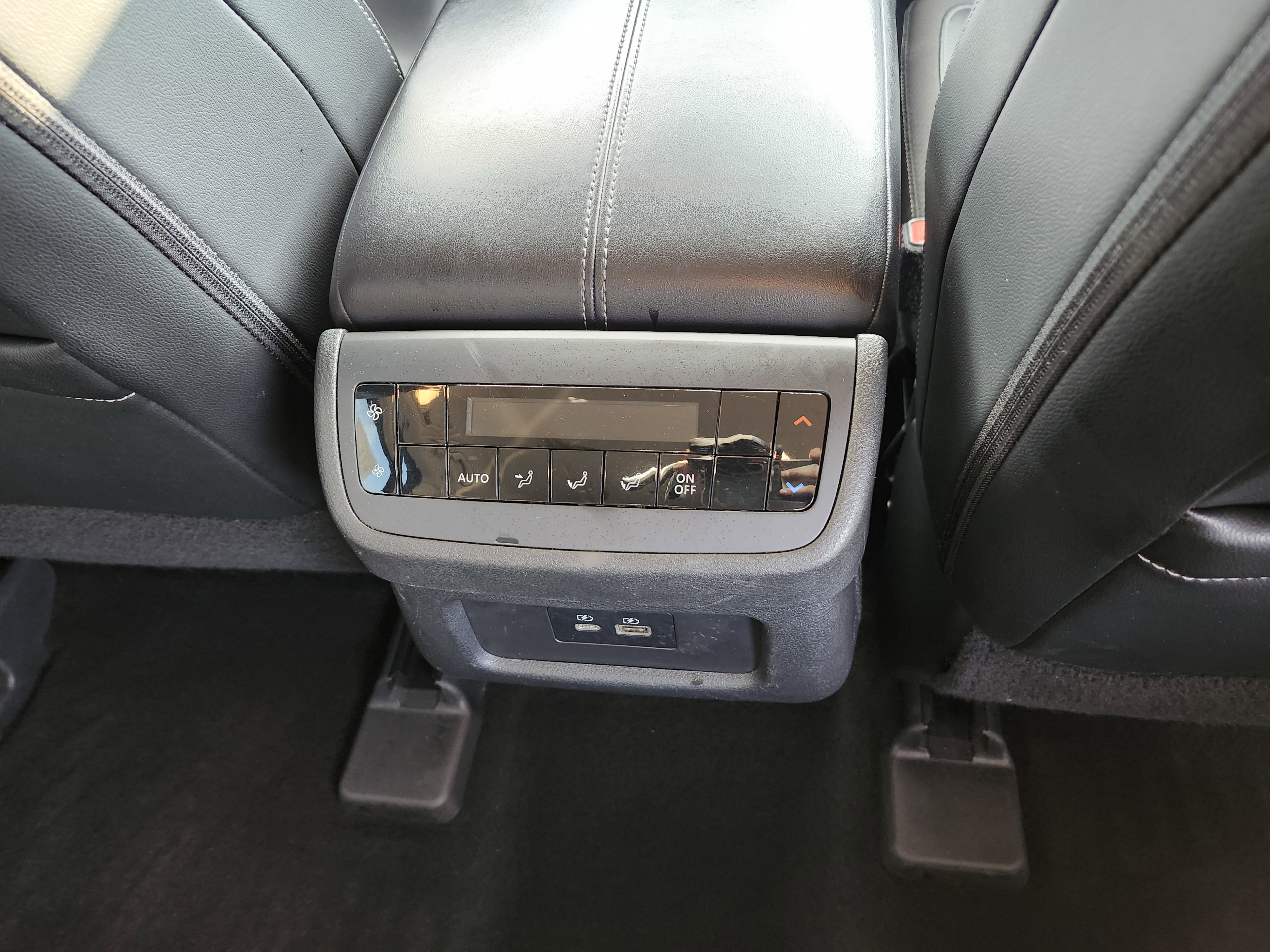 Used 2024 Nissan Pathfinder SL AWD/4WD image 23