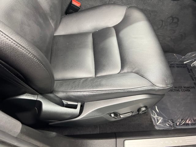 Used 2023 Volvo XC60 B5 Plus AWD/4WD image 24