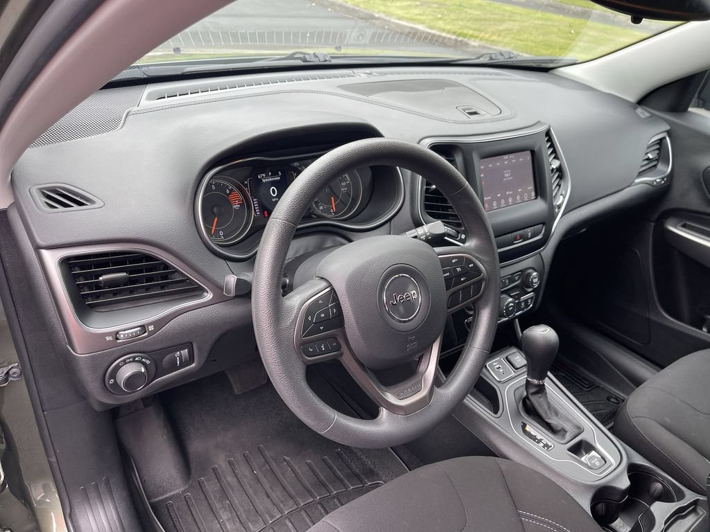 Used 2021 Jeep Cherokee Latitude FWD image 10