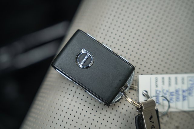 Used 2022 Volvo XC60 T8 Inscription w/ Advanced Package image 43