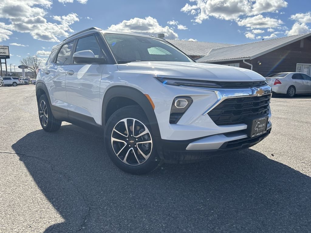 New 2025 Chevrolet TrailBlazer LT w/ Convenience Package AWD/4WD image 1