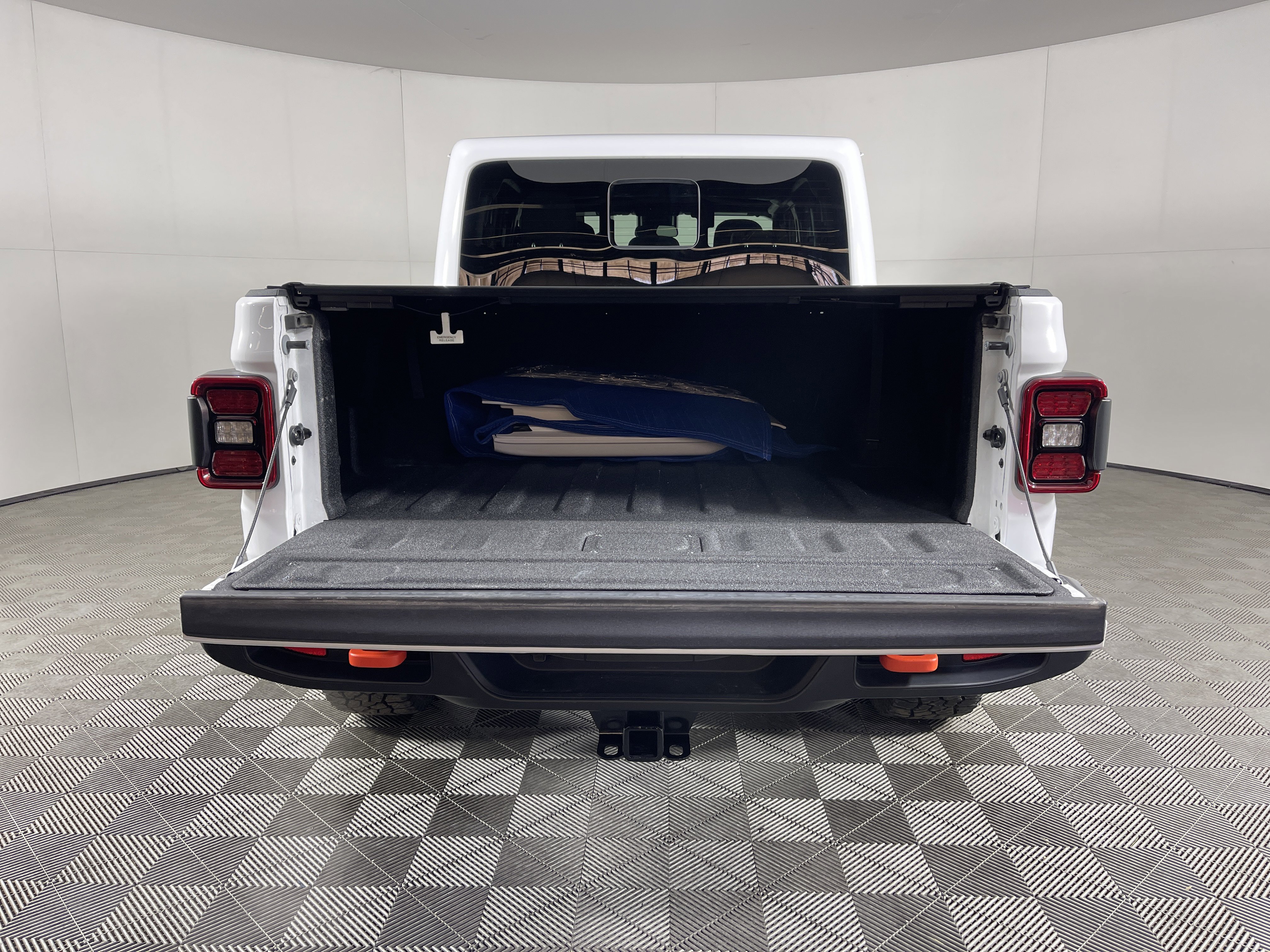 Used 2024 Jeep Gladiator Mojave w/ Convenience Group image 7