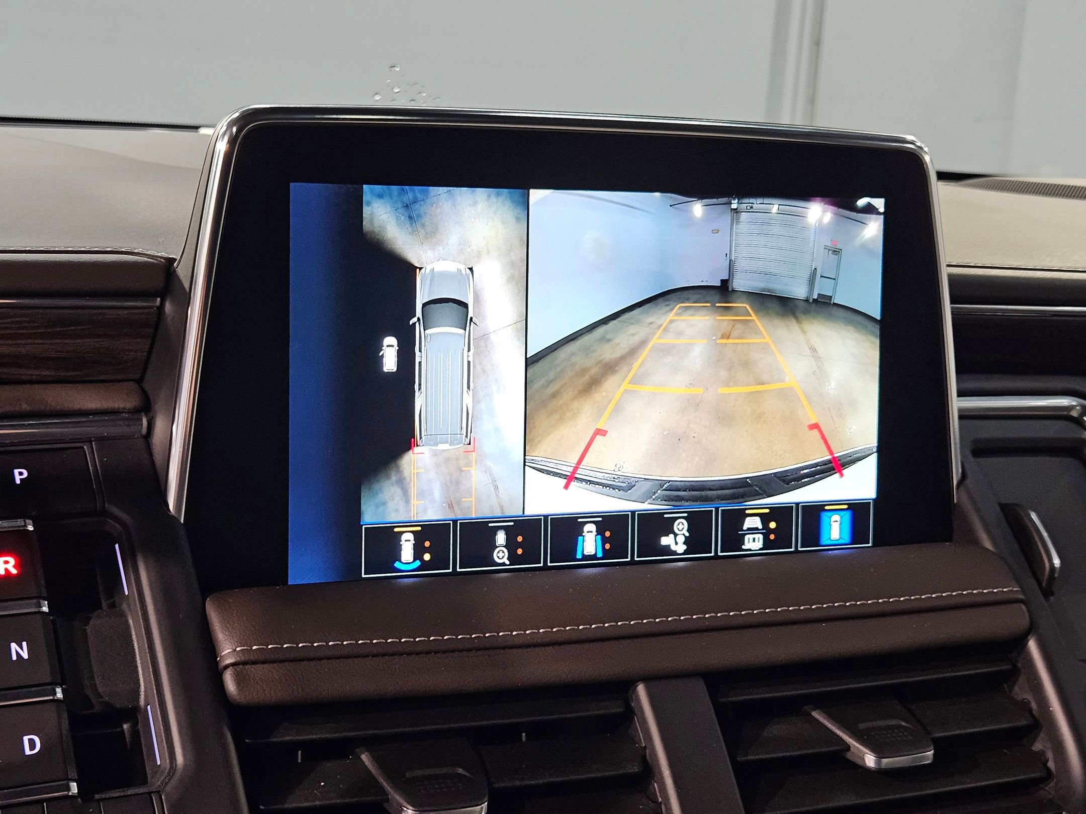 Used 2023 Chevrolet Tahoe LT w/ Luxury Package image 32