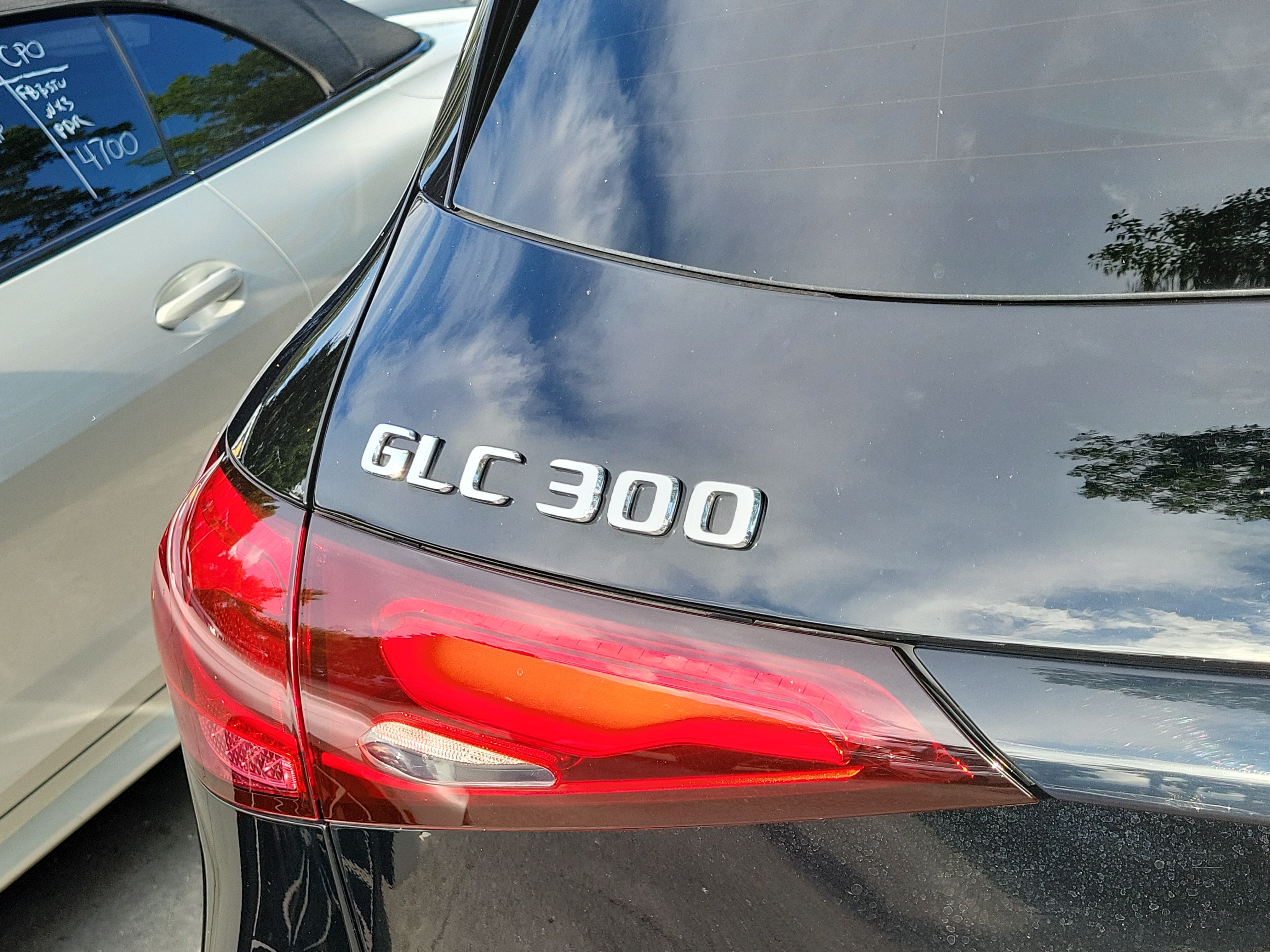 Used 2024 Mercedes-Benz GLC 300 image 6
