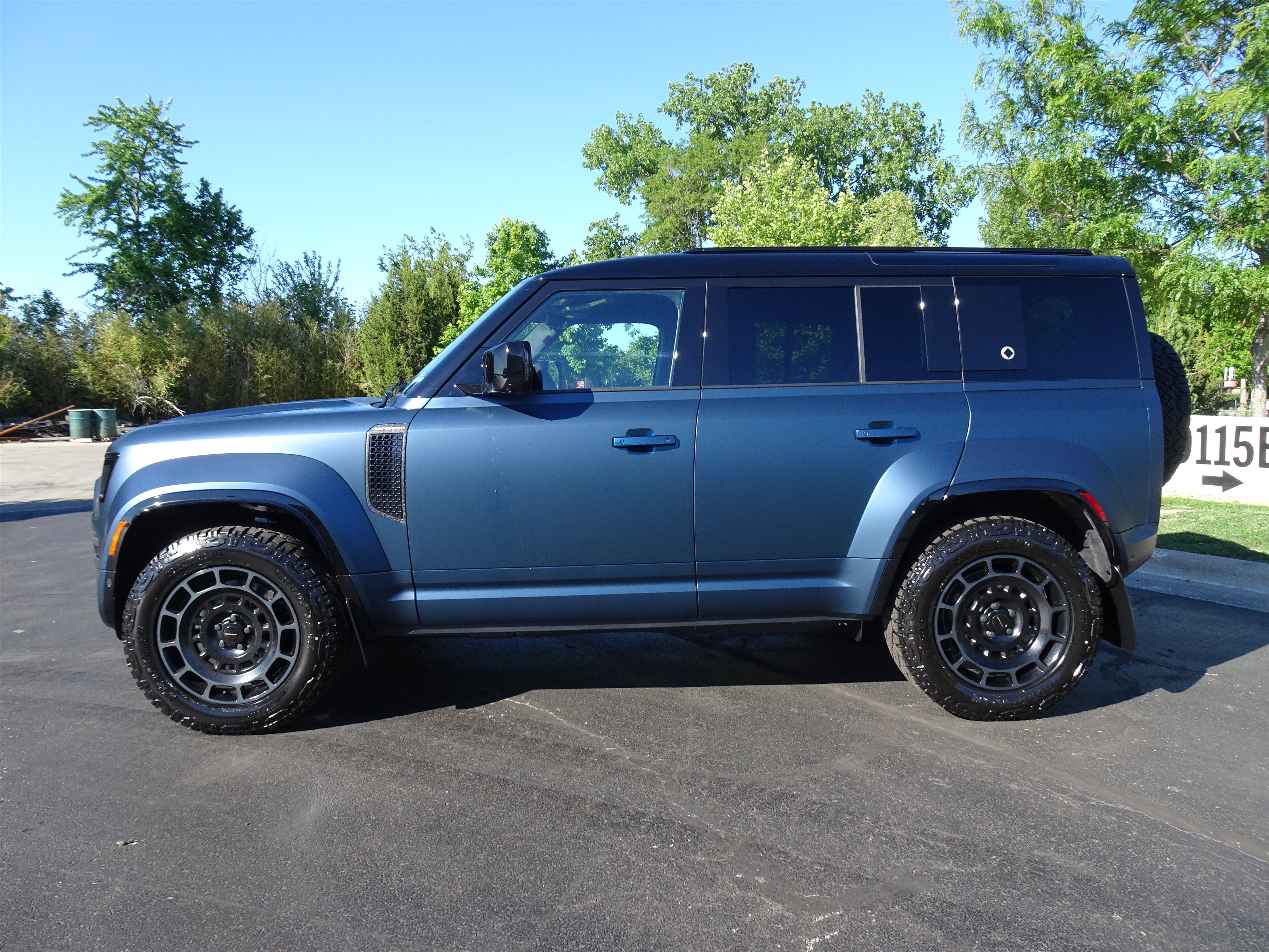 New 2026 Land Rover Defender 110 OCTA AWD/4WD image 9
