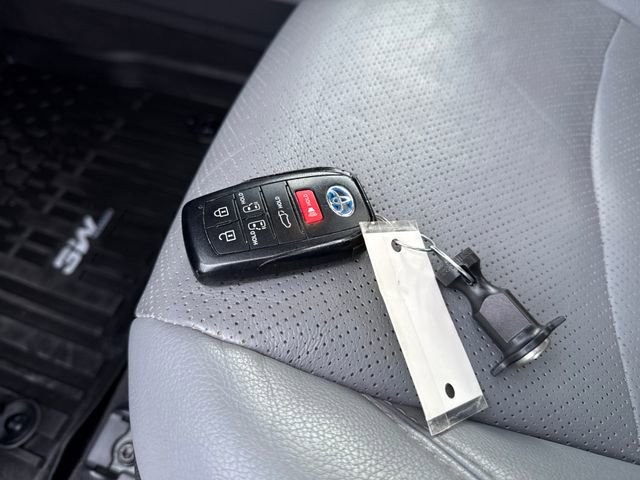 Used 2023 Toyota Sienna Limited image 31