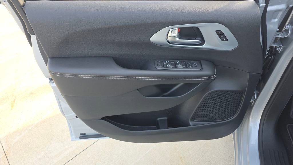 New 2026 Chrysler Pacifica Limited w/ S Appearance Package image 24
