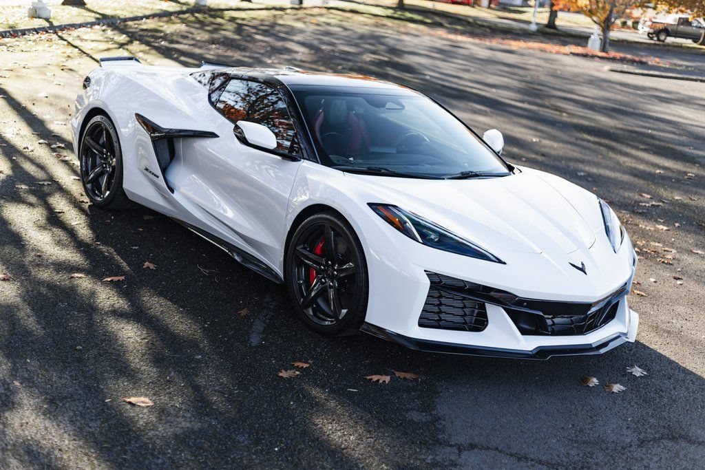 Used 2024 Chevrolet Corvette Z06 w/ Stealth Interior Trim Package RWD image 8