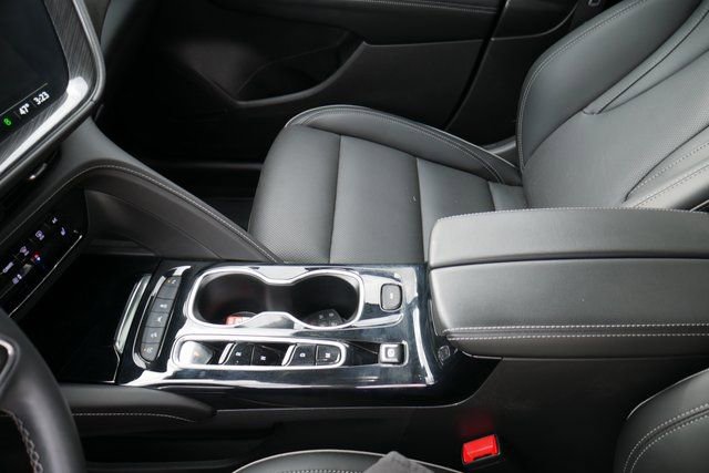 Used 2023 Buick Envision Essence image 23