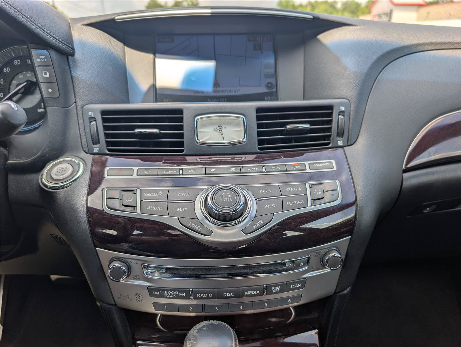 Used 2019 INFINITI Q70 Luxe w/ Sport Package RWD image 16