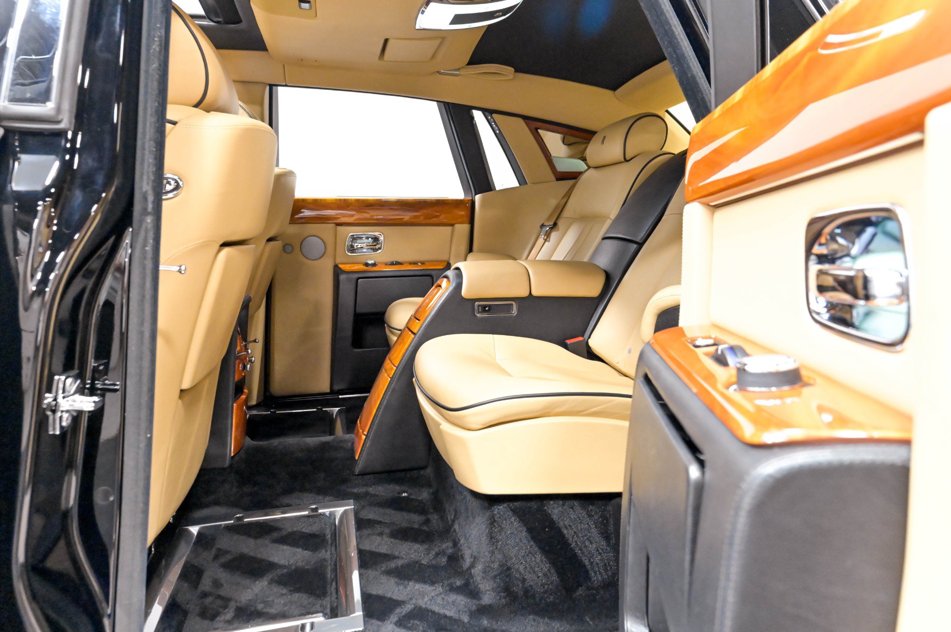 Used 2013 Rolls-Royce Phantom Sedan RWD image 56