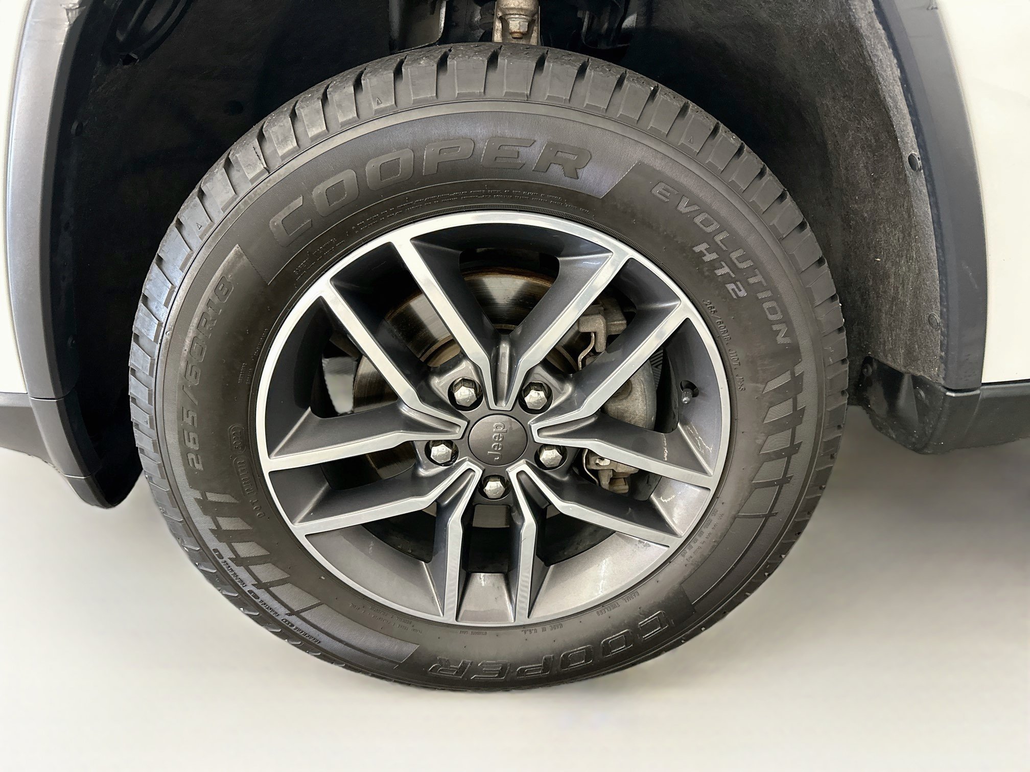 Used 2019 Jeep Grand Cherokee Limited AWD/4WD image 36