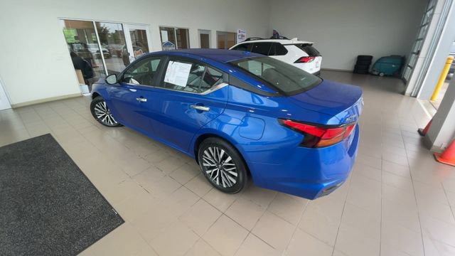 Used 2025 Nissan Altima 2.5 SV FWD image 8