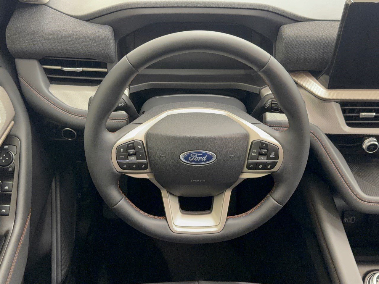Used 2026 Ford Explorer Active RWD image 10