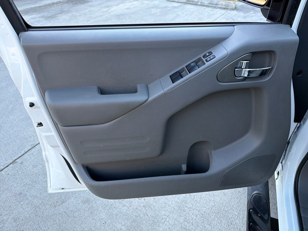 Used 2020 Nissan Frontier SV w/ Midnight Edition Floor Mats image 15