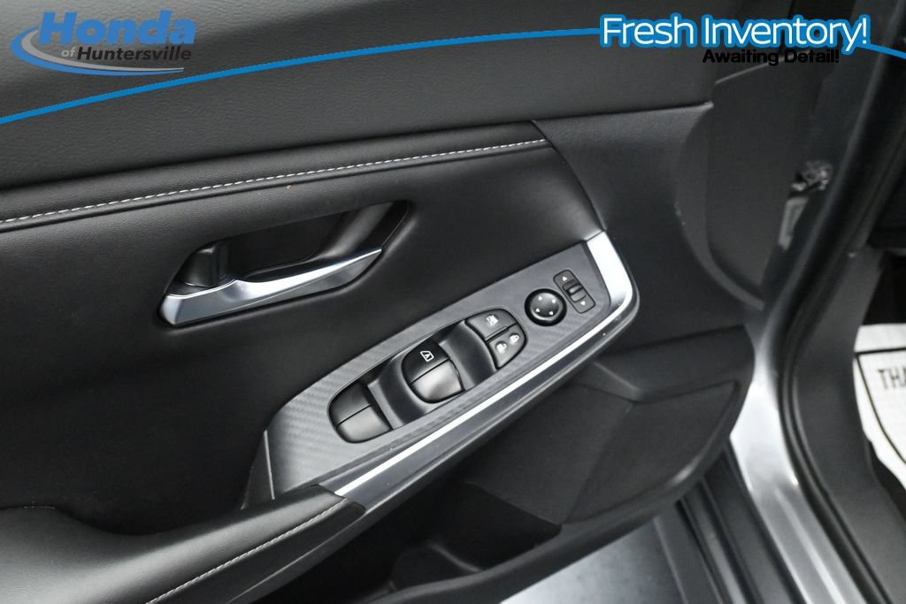 Used 2025 Nissan Sentra SR FWD image 23