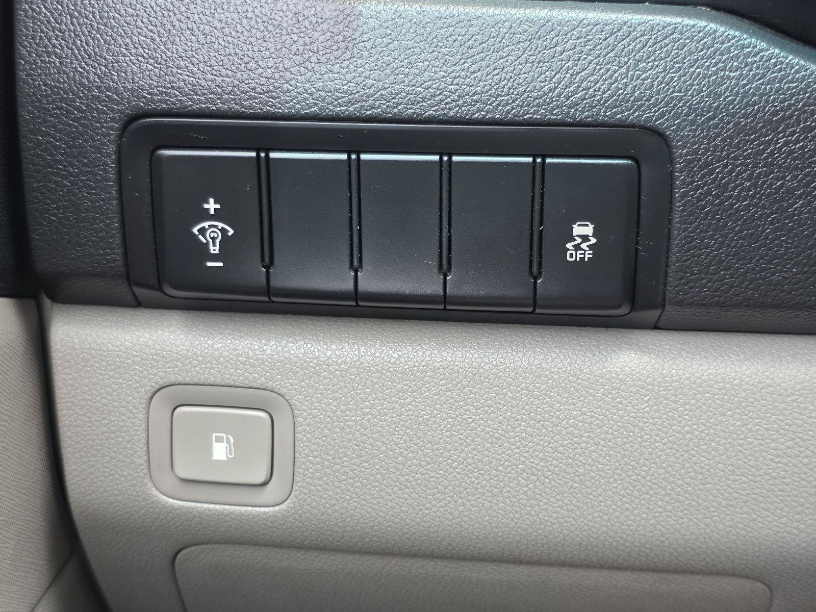 Used 2019 Kia Sedona LX FWD image 11