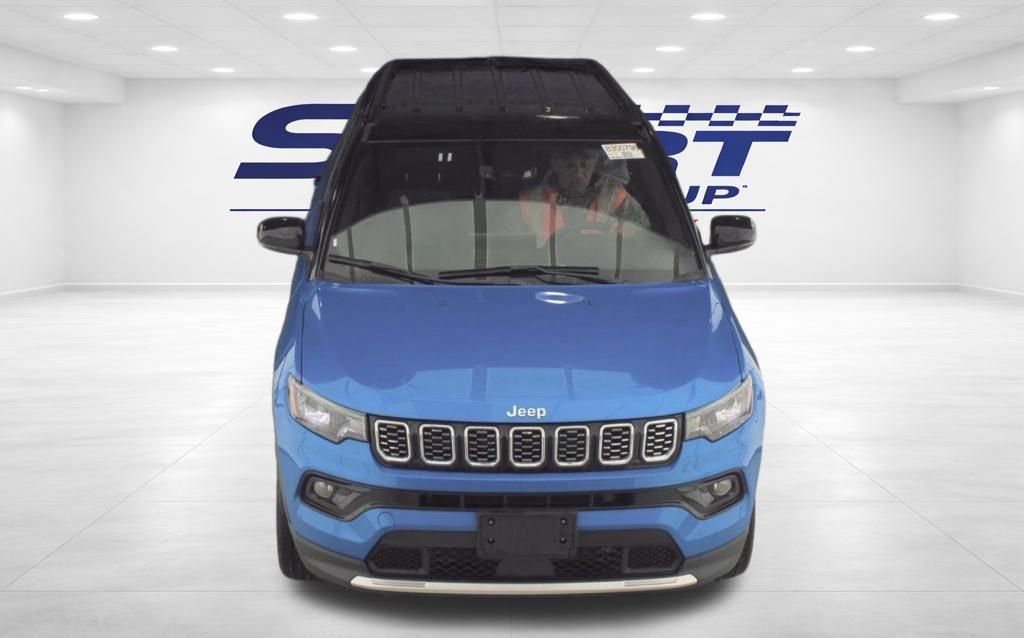 Used 2025 Jeep Compass Limited AWD/4WD image 2