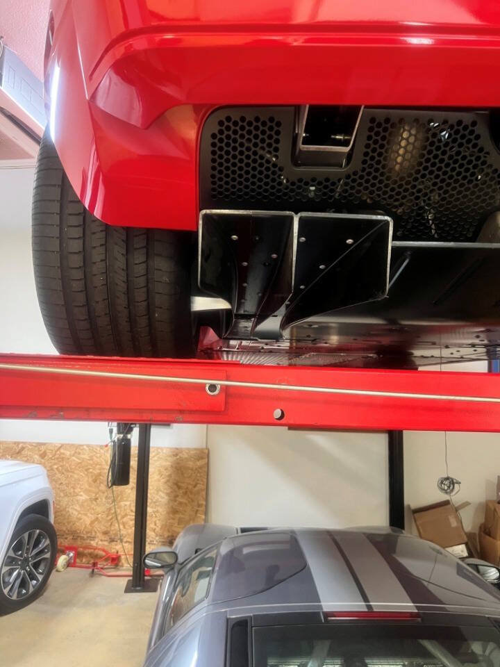 Used 2005 Ford GT RWD image 42