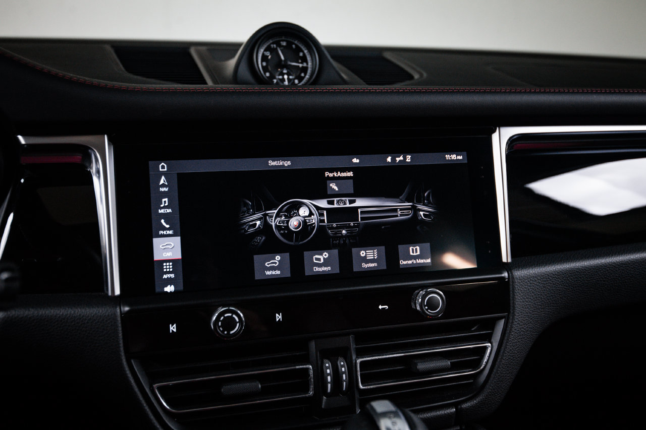 Certified 2023 Porsche Macan S AWD/4WD image 18