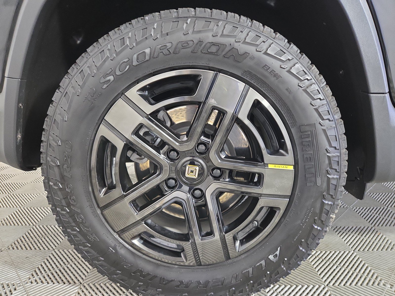 Used 2025 Rivian R1T Adventure AWD/4WD image 12
